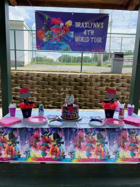 Queen Barb Trolls Party, Trolls World Tour Party Decorations, Trolls Rock And Roll Party, Trolls World Tour Birthday Party Ideas, Trolls World Tour Party, Troll Party Theme, Pop Star Party, Third Birthday Girl, Rock N Roll Party