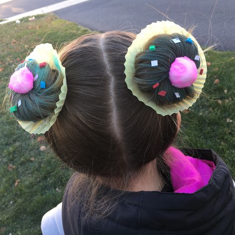 Cupcake hair buns for crazy hair day at school. Cupcake Hair Buns, Crazy Hair For Kids, Cupcake Hair, Crazy Hat Day, Wacky Hair Days, Crazy Hats, Wacky Hair, Sweet Cupcakes, Crazy Hair Day