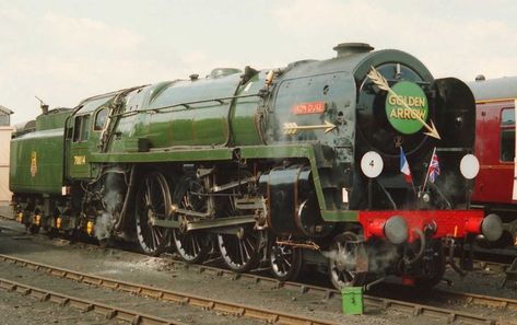 Live Steam Locomotive, Steam Trains Uk, Train Locomotive, Golden Arrow, Old Steam Train, Vintage Trains, Bradford On Avon, Steampunk Aesthetic, Steam Engine Trains