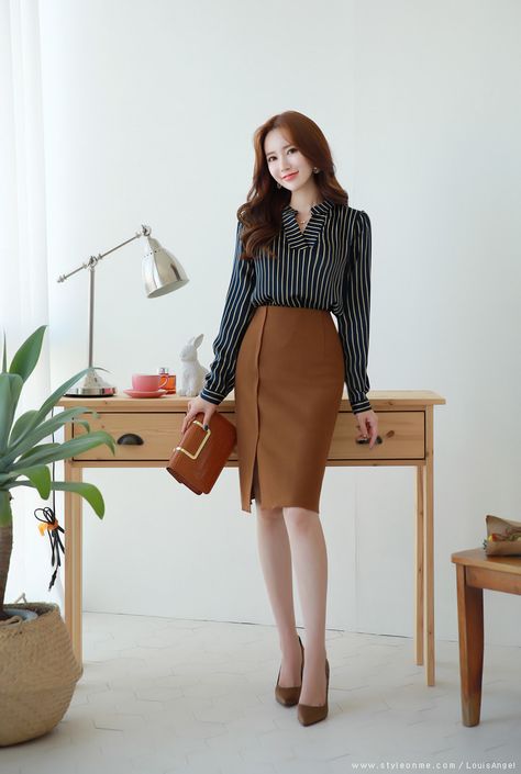 Korean Fashion Work, Fashion Work Outfit, Womens Fashion Casual Outfits, Office Fashion Women, Korean Fashion Women, Professional Dresses, Satin Blouse, Womens Fashion For Work, Professional Outfits