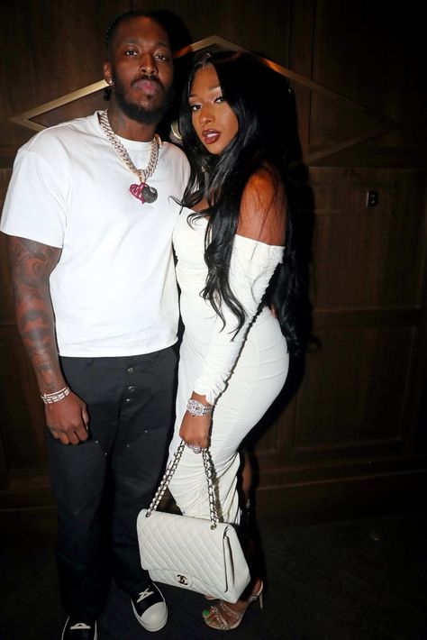 Megan Thee Stallion and Pardi Kiss at JAY-Z's 40/40 Event Megan And Pardi, Megan Thee Stallion And Pardi, Bts Megan Thee Stallion, Romantic Partnership, Hair Poses, Tina Snow, Black Presents, Power Couples, Cute Celebrity Couples