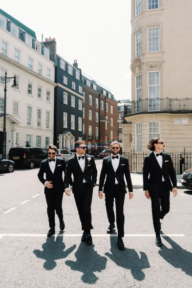 Western Wedding Party, Wedding Flowers Red, Tuxedo Colors, Groomsmen Looks, Grooms Party, Grey Suits, Timeless Wedding Photos, Vintage Wedding Photography, Groomsmen Photos