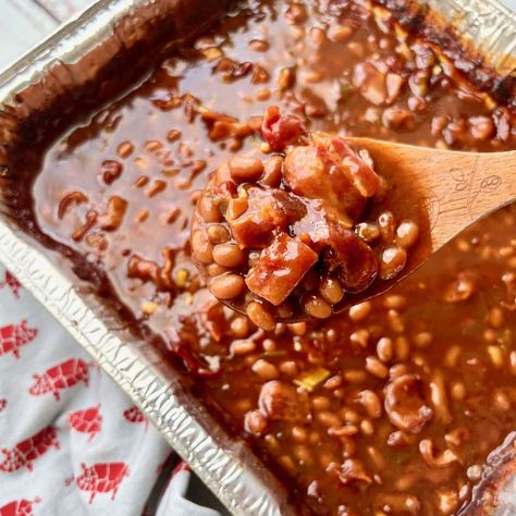 Smoked Baked Beans Recipe, Smoked Baked Beans, Bbq Side Dish, Baked Beans With Bacon, Smoked Meatloaf, Bacon Quiche, Bbq Side, Franklin Bbq, Baked Bean Recipes