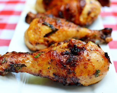 Beer Marinated Chicken, Columbian Food, Columbian Recipes, Roasted Chicken Legs, Colombian Recipes, Chicken Drumstick Recipes, Colombian Food, Chicken Drumsticks, Salsa Verde