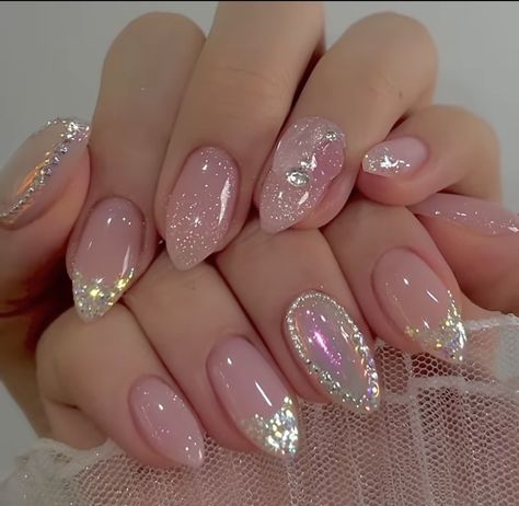 Dimond Nails Ideas Short, Natural Bling Nails, Wedding Nails For Bride Ombre, Nail Extensions For Bride, Rhinestone Accent Nail, Pearl Nail Designs, Bridal Nail Designs, Fantastic Nails, Classy Nail Art Ideas