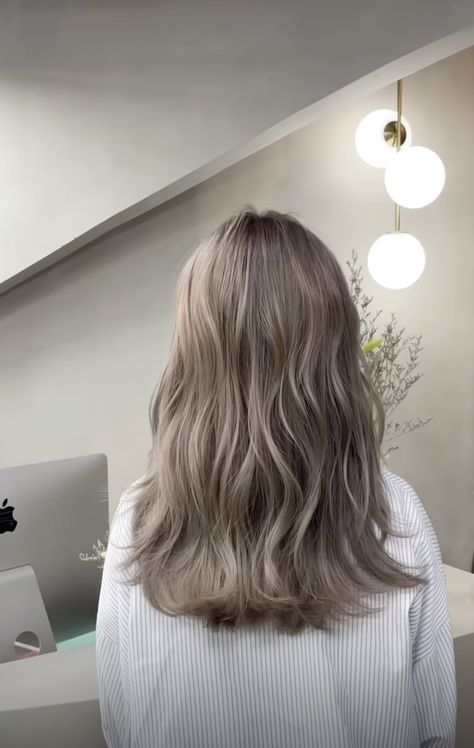 Ash Brown Hair With Highlights, Soft Blonde Hair, Copper Blonde Hair, Highlights For Dark Brown Hair, Silver Blonde Hair, Ash Hair, Ash Hair Color, Brown Hair With Blonde Highlights, Dark Blonde Hair