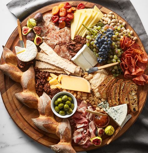 Snack Boards, Perfect Cheese Board, Kitchen Cook, Charcuterie Inspiration, Charcuterie Platter, Party Food Platters, Charcuterie And Cheese Board, Charcuterie Recipes, Cheese Boards