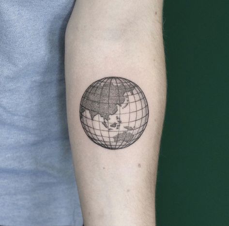 Globe Shoulder Tattoo, Globe Tattoo Men, Globe Tattoo Design, Globe Tattoo, Tats Ideas, Mum Tattoo, Globe Tattoos, Psalm 2, Map Tattoo