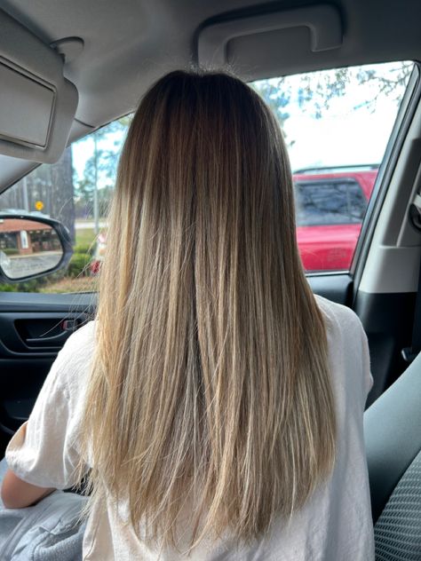 Dirty Blonde Straight Hair, Dirty Blonde Hair Ideas, Boliage Hair, Frosted Tips, Balayage Straight Hair, Highlight Hair, Subtle Blonde Highlights, Straight Hairstyles Medium, Blonde Streaks