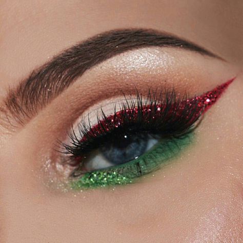 Christmas Vibessss. For more images like this follow me @ Ahna Blogs :) Glam Christmas Makeup Looks, Shiny And Bright Christmas Outfit, Christmas Makeup Ideas Easy, Christmas Eye Makeup Ideas Simple, Green And Red Makeup Looks, Christmas Make Up Ideas, Easy Christmas Eyeshadow Looks, Simple Christmas Makeup Looks, Easy Christmas Makeup Ideas