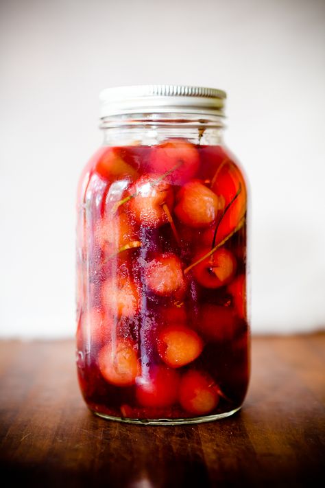 Pickled Strawberries, Pickled Fruit, Quick Pickled, Cherry Cocktail, French Breakfast, Homemade Pickles, Pickled Veggies, Cherry Recipes, Easy Cocktails