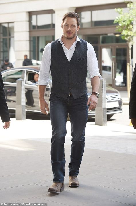 Chris Pratt charms on Jurassic World promo tour in London Vest Outfits Men, Waistcoat Outfit, Men Waistcoat, Mens Vest Fashion, Mens Waistcoat, Tweed Vest, Waistcoat Men, Men Formal, Chris Pratt