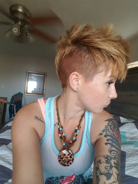 Mohawk On Women, Female Mohawk Shaved Sides Long Hair, Mohawk Haircut Women, Women’s Mohawk Haircut, Short Mohawk Women, Queer Mohawk, Mowhak Hairstyle Women, Modern Mohawk For Women, Nimona Haircut