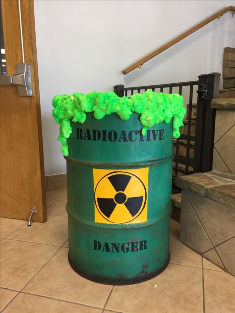 Area 51 Halloween Decorations, Life Science Decorations, Science Props Diy, Trunk Or Treat Ideas Mad Scientist, Mad Scientist Bulletin Board, Halloween Lab Decorations, Halloween Science Decor, Spooky Science Lab Decor, Radioactive Decorations