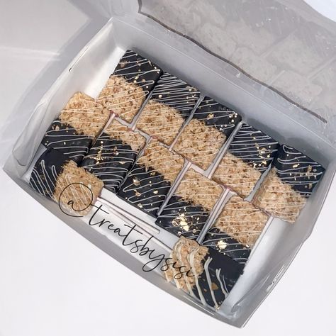 Grad Rice Krispies, Rice Crispy Treats Designs, Chocolate Cover Rice Krispie Treats, Black Rice Crispy Treats, Black And White Rice Krispie Treats, Masquerade Party Snacks, Black And Gold Rice Crispy Treats, Rice Crispy Treats Dipped In Chocolate, Rice Krispie Treats Graduation