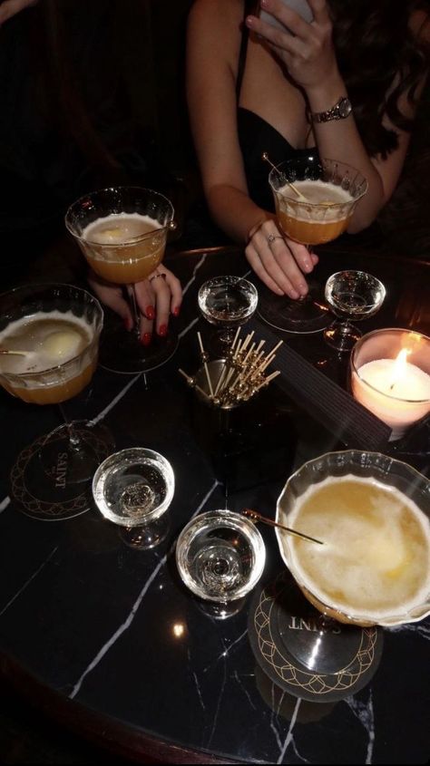 Aesthetic Luxury Lifestyle, Aesthetic Luxury, Fancy Drinks, Pretty Drinks, Dark Feminine Aesthetic, Night Vibes, Classy Aesthetic, Espresso Martini, Dark Feminine