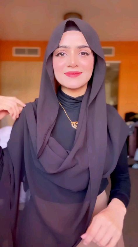 Muslimah Dress Simple Hijab Tutorial, Nikab Design, Scarf Styles Hijab, Hijabi Fashion Dress, Hijab With Earrings, Hijab Dupatta, Hijab Pictures, Hijab Styles For Party, Easy Hijab Style