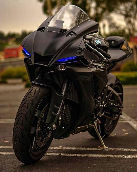 R1 Bike, Motor Balap, Cool Car Backgrounds, Bike Love, Xe Ducati, Black Lover, Motocross Love, Cycle Gear, Kawasaki Bikes