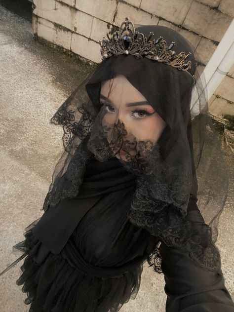 Masquerade Outfit Ideas Hijab, Dark Princess Outfit, Mafia Princess Aesthetic, Goth Princess Aesthetic, Aesthetic Hijabi Outfits, Aesthetic Outfits Hijab, Aesthetic Hijabi, Black Wedding Veil, Aesthetic Hijab