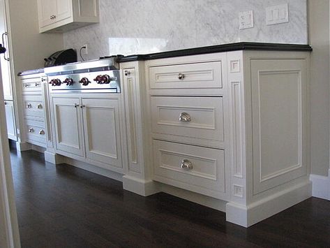 8 Different Types of Kitchen Cabinets You’ll Love - Inset Kitchen Cabinets Kitchen Cabinet Door Ideas, Inset Kitchen Cabinets, Framed Kitchen Cabinets, Types Of Kitchen Cabinets, White Kitchen Traditional, Kitchen Cabinet Door Styles, Types Of Kitchen, Inset Cabinetry, Inset Cabinets