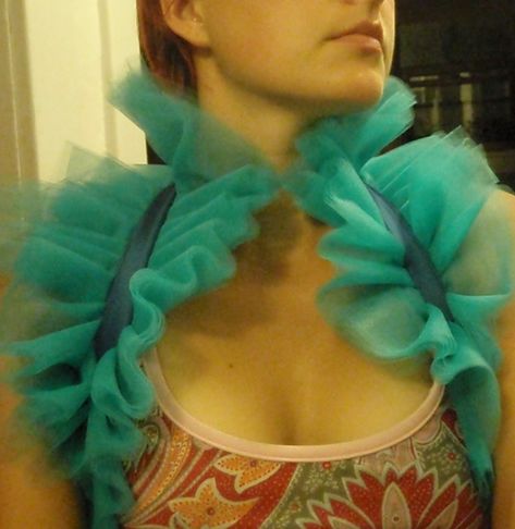 Ruffle Collar Diy, Diy Karneval, Diy Steampunk, Diy Ruffle, Fish Costume, Bird Costume, Burlesque Costumes, Faux Fur Wrap, Burlesque Costume