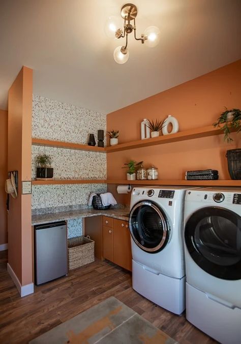 Laundry Room | Portfolio (Title) Retro Laundry Room Ideas, Midcentury Modern Laundry, Mid Century Modern Laundry Room, Mid Century Laundry Room, Mid Century Laundry, Modern Laundry Room, Mod House, Modern Laundry, Building Inspiration