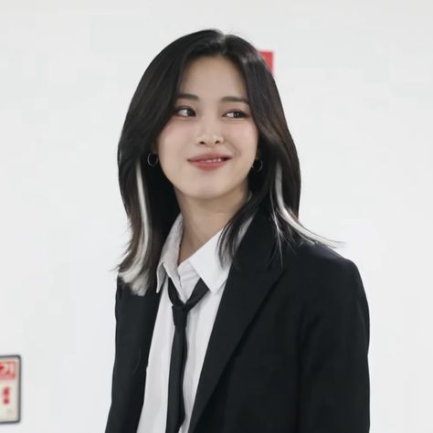 itzy ryujin icon Ryujin Haircut Short, Itzy Hairstyles, Ryujin Short Hair, Girls In Tuxedos, Masc Women, Hot Kpop, Shin Ryujin, Itzy Ryujin, Pink Art Print