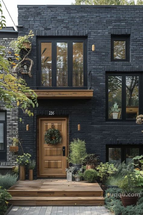 Black Brick House Exterior, Black Brick House, Modern Brick House, Photography House, Townhouse Exterior, Painted Brick House, Black Houses, Architecture Nature, Dark House