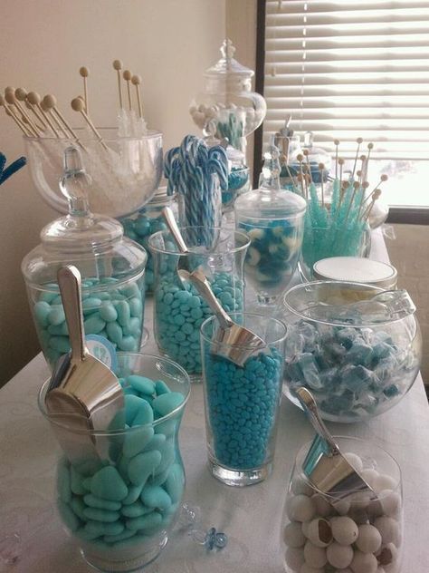 Winter Wonderland-party, Baby Shower Game Gifts, Baby Shower Candy Bar, Babyshower Party, Idee Babyshower, Boy Baby Shower Ideas, Winter Wonderland Baby Shower, Baby Shower Candy, Winter Wonderland Theme