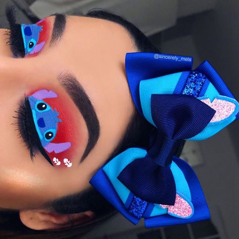 MELS SMITH 🇬🇧🇺🇸 on Instagram: “OHANA 🌴🌺 TAG SOMEONE WHO LOVES STITCH! 💙 This was my most requested character eye look and I finally got round to doing it, hope you like…” Disney Eye Makeup, Disney Inspired Makeup, Stitches Makeup, Fantasy Make-up, Halloween Make-up Looks, Make Up Designs, Make Up Ideas, Make Up Inspiration, Face Art Makeup