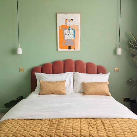 Wes Anderson Interior, Wes Anderson Decor, California Bedroom Style, Wes Anderson Aesthetic, Wes Anderson Style, Old Lady, Wes Anderson, Eclectic Interior, Spare Room