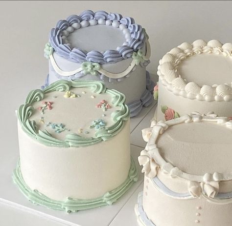 Bolo Vintage, Vintage Birthday Cakes, Simple Cake Designs, Mini Cakes Birthday, Pretty Dessert, Cute Baking, Simple Birthday Cake, Cake Decorating Designs, Cupcake Ideas