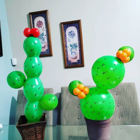 Cactus Balloon Arch, Cactus Balloon Diy, Ballon Cactus Diy, Cactus Centerpiece Fiestas, New Mexico Balloon Fiesta, Cactus Balloon, 10th Birthday, Cactus, Balloons