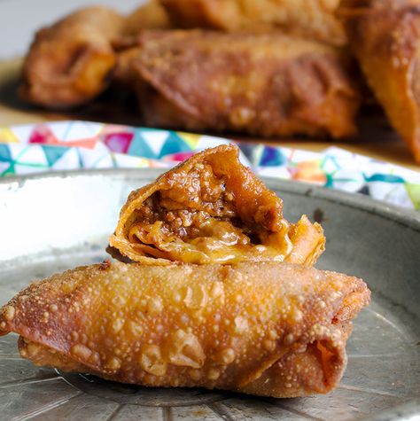 Cheesy Sloppy Joe Egg rolls Fried Egg Rolls Recipe, Sloppy Joe Egg Rolls, Wrapper Recipes, Cheesy Sloppy Joes, Baked Wontons, Wonton Wrapper Recipes, Food Sandwiches, Deep Fried Recipes, Fried Recipes