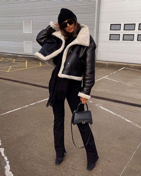 40 ways to wear the shearling coat Faux Shearling Coat Outfit, Shearling Coat Outfit, Trending Winter Outfits, Shearling Jacket Outfit, Sherpa Jacket Outfit, Black Shearling Coat, Fur Jacket Outfit, Biker Jacket Outfit, Black Coat Outfit