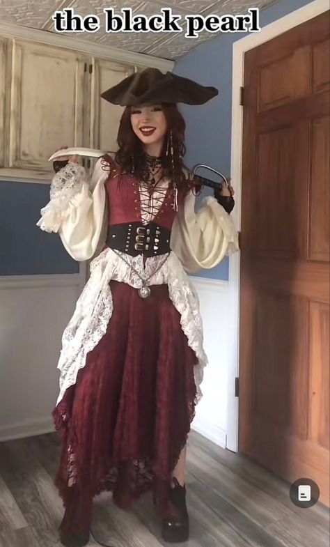 White Pirate Outfit, Pirate Outfit Women, Ren Faire Outfits, Pirate Cosplay, Steampunk Couture, Pirate Halloween Costumes, Pirate Outfit, Fair Outfits, Pirate Fashion