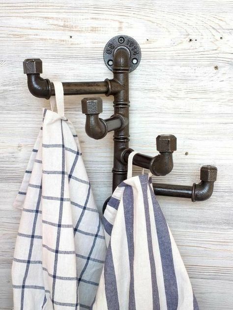 Bathroom Towel Hanging Ideas, Towel Hanging Ideas, Pipe Towel Rack, Bathroom Towel Hanger, Steampunk Bathroom, Quilt Ladder, Towel Hangers For Bathroom, Bathroom Towel Decor, Pipe Rack