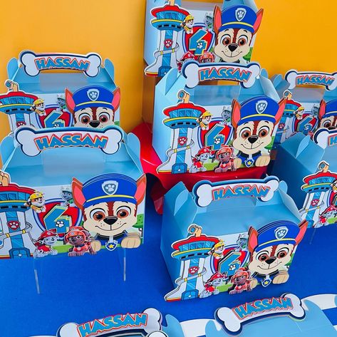 Paw Patrol - Main Chase Favor Box Details 💙✨ Paw Patrol Party 💙✨ Paw Patrol Favor Box 💙✨ #pawpatrol #pawpatrolparty #pawpatrolbirthday #chase #chasepawpatrol Paw Patrol Favors, Patrol Party, Chase Paw Patrol, Paw Patrol Party, Party Box, Paw Patrol Birthday, Party In A Box, Treat Boxes, Favor Boxes