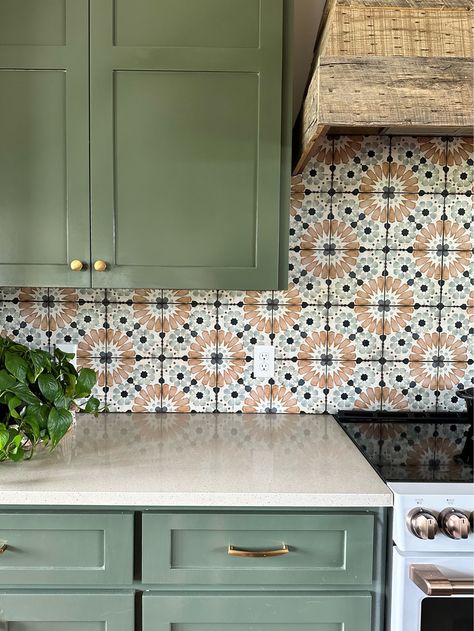 Colorful Backsplash White Cabinets, Green Mexican Tile Backsplash, Kitchen Backsplash Ideas Spanish Tile, Green Kitchen Cabinets And Backsplash, Bohemian Backsplash Kitchen, Colorful Kitchen Backsplash Ideas Tile, Middle Eastern Kitchen Design, Bohemian Tiles Kitchen, Colored Tile Backsplash Kitchen