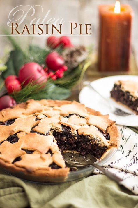 Paleo Raisin Pie | thehealthyfoodie.com Paleo Christmas Desserts, Paleo Pie Recipes, Raisin Pie Recipe, Paleo Christmas Recipes, Paleo Dessert Recipes Easy, Paleo Cakes, Paleo Pie, Paleo Christmas, Raisin Pie