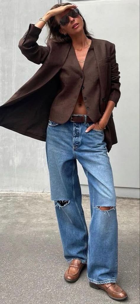 2024 Spring Casual Style: Chic, Comfy & Trendy Streetwear Essentials Street Style 2023, 70 Degrees, Streetwear Essentials, Spring Fashion Casual, Street Style Edgy, Style 2023, Trendy Streetwear, Brown Blazer, Mode Casual