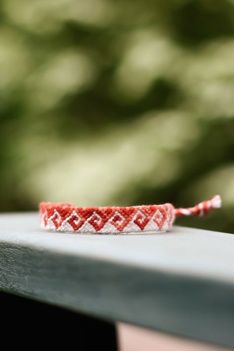 Greek Wave Tutorial, Greek Wave Bracelet, Greek Wave Friendship Bracelet, Vsco Fits, Wave Friendship Bracelet, Wave Tutorial, Crafts Bracelets, Square Knot Bracelets, Friendship Bracelets Easy