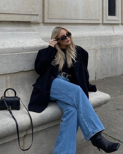 Minimal Photography Instagram, Simple Poses For Instagram, Paris Winter Street Style, Street Photography Ideas, Street Foto, Photo Inspo Instagram, Street Fashion Photoshoot, Poses For Instagram, Estilo Preppy