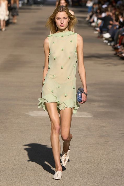 Stella McCartney Spring 2024 Ready-to-Wear Collection | Vogue Coctail Dresses, Moda Paris, Runway Trends, Lightweight Dress, Runway Collection, Spring 2024, Paris Fashion, Spring Summer Fashion, Runway Fashion