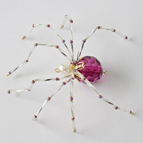 Spider Ornament Diy, Christmas Spider Diy, Diy Beaded Christmas Ornaments, Bead Christmas Ornaments Diy, Beaded Christmas Ornaments Diy, Bead Projects Ideas, Tree Ornament Ideas, Colorful Spiders, Spider Tutorial