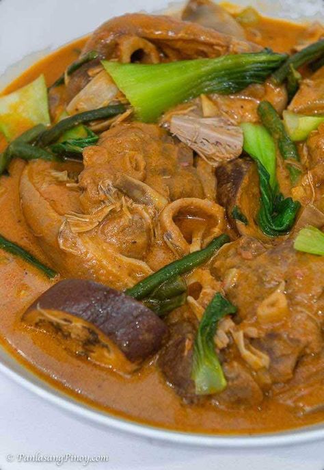 How To Make Pata Kare-Kare - Panlasang Pinoy Pork Kare Kare Recipe, Kare Kare Recipe Philippines, Pata Recipe, Kare Kare Recipe, Bagoong Alamang, Panlasang Pinoy Recipe, Food Planning, Pork Hock, Kare Kare