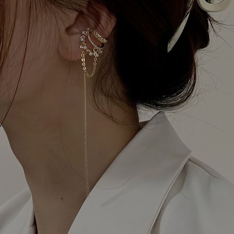 Crystal Ear Cuff, Tassel Earing, Piercing Earrings, Long Tassel Earrings, Tassels Fashion, Jewelry Model, Ear Cuffs, Cuff Earrings, Chain Earrings