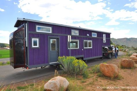 Meet the Pemberly. Just when we think we might have built the biggest, fanciest, most advanced tiny house in our repertoire, which has probably happened no less than 8 times now, we go and one up o… Big Modern Houses, Gooseneck Tiny House, Small Tiny House, Best Tiny House, Tiny House Inspiration, Casa Container, Small Room Design, Tiny Spaces, Tiny House Interior