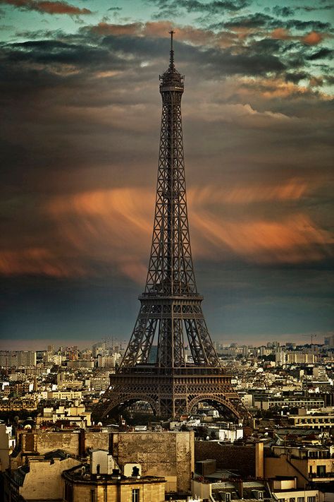 Eiffel Tower Beauty Light Photos Paris Pics, Modern Portrait, Sunset Surf, Paris Dream, Ocean Photos, Modern Portraits, Vantage Point, Scenery Pictures, Paris Pictures