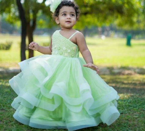 Net Frock, Kids Birthday Dresses, Birthday Frocks, Baby Dress Embroidery, Angel Kids, Princess Dress Kids